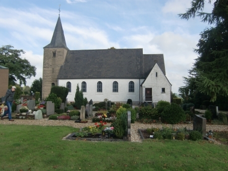 Kranenburg-Wyler : Krumme Straße, alte kath. Pfarrkirche St. Johannes Baptist